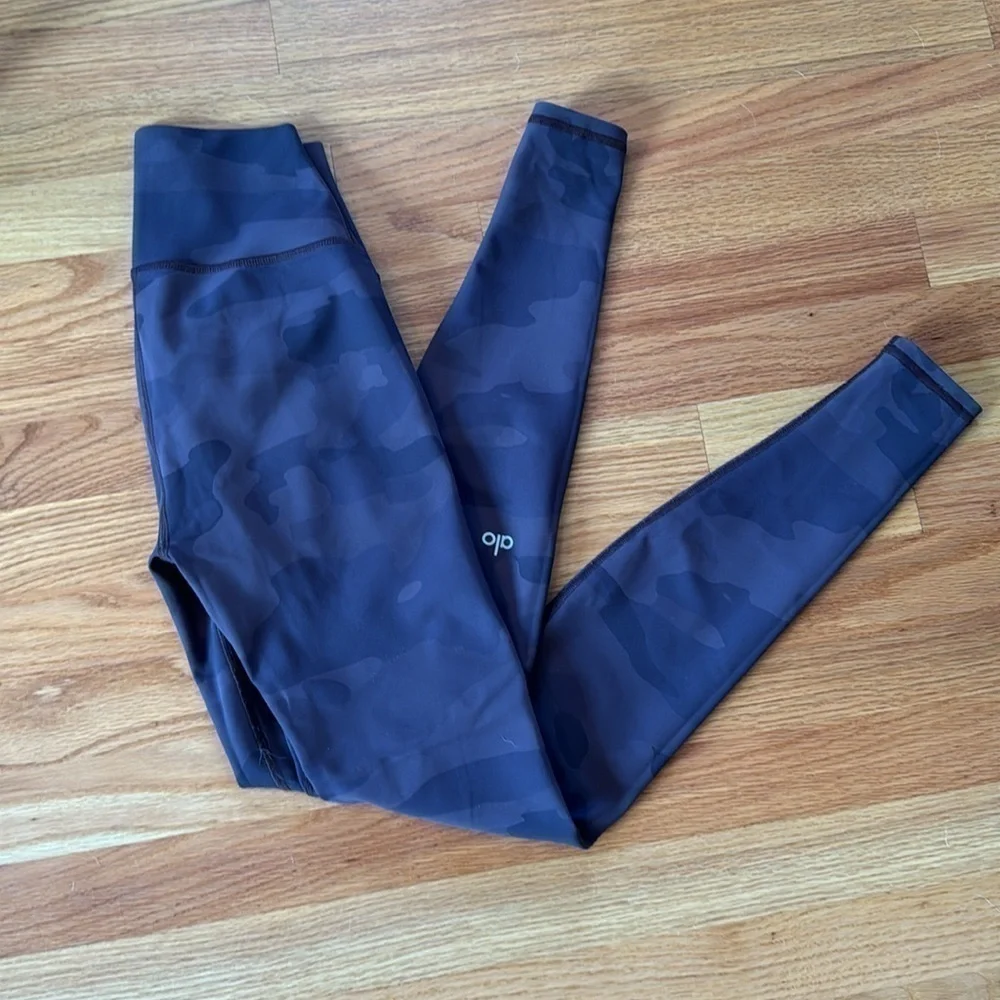 Alo Yoga Vapor Camp High Waist Leggings- used with piling